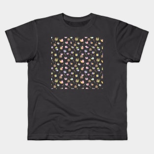 cute spring snails and flowers. Kids T-Shirt